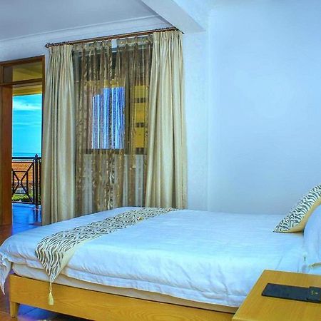 Rosemary Courts Bed And Breakfast Entebbe Exterior photo